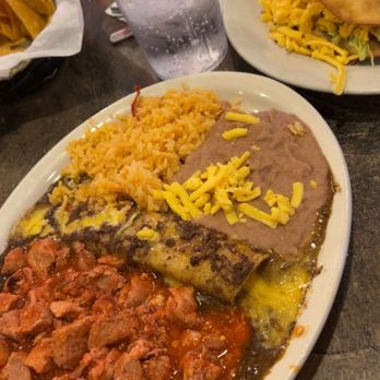 El Mexico Cafe signature dishes Mexican Plate
Steak con Chile
Chopped Sirloin Steak
